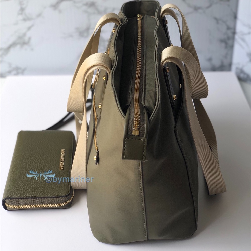 🍀NWT Michael Kors Polly Tote and Wallet Set - Picture 4 of 8